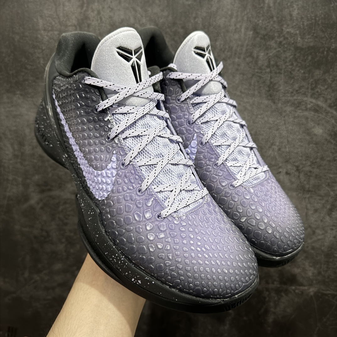 【神版纯原】NK Zoom Kobe 6 科比六代签名实战篮球鞋 星空黑紫 DM2825-001n欧美外贸平台特供版完美实战无压力售后售前保到底n主攻中高端市场 全套原纸板楦头开发确保原汁原味 完美呈现版型 一比一鞋头弧度高度鞋身弧度细节品控鞋型完美 原厂TPU网格鞋带扣 正确内里网布 前后气垫加持 信仰绝不减配 全鞋身材料卡色独家定制 SWOOSH 蛇鳞 正确珠光效果（内嵌珍珠粉）独家前掌Zoom Turbo 后掌马蹄Zoom缓震 内置全真动态飞线 独家复刻U型缓震垫带独立钢印 十年情怀 这里完美落地 一个月独家售后 为实战保驾护航  尺码： 40 40.5 41 42 42.5 43 44 44.5 45 45.5 46 47.5  编码：DZ310340-鞋库