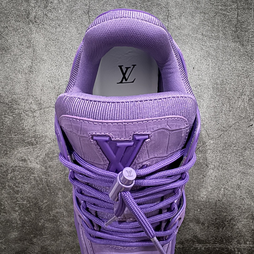 图片[8]-【广东纯原版本】Louis Vuitton Trainer lv时装走秀运动鞋 胖丁紫色 市场所有版本中综合最强的货品 GD实力大厂出品  全网最全配色更新最快 最成熟的做工稳定的品控  完美鞋型超高的清洁度 零毛边线头瑕疵 全套原楦原纸版原鞋开模 全网最具灵魂的版型 正确原装黄色鞋盒 正确中底印花 鞋面印花3D高频深度立体 全鞋电脑针车 紧密相连 针距密度一致 环保乳胶注塑鞋垫 厚度脚感还原原版 皮面裁剪部位 统一油边封口工艺 原装橡胶大底含胶量大底组合零偏差 专柜全套包装 防尘袋 说明书 质保卡 男女鞋  尺码：35 36 37 38 39 40 41 42 43 44 45 编码：HH500550-鞋库