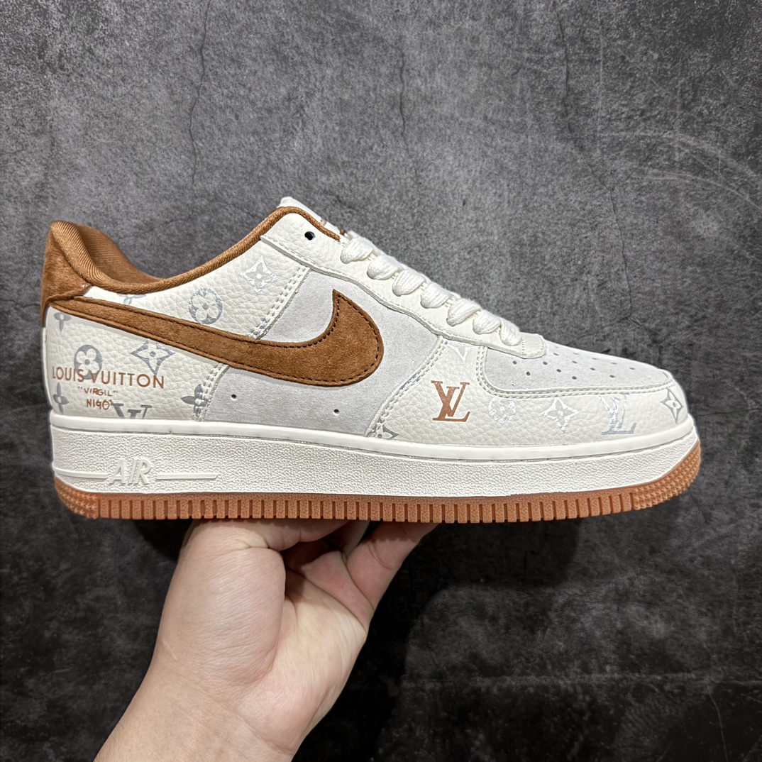 【公司级】NIke Air Force 1 \’07 Low “LV联名–米棕猪八”空军一号 低帮 运动休闲鞋折边针车 工艺难度大 原楦头原纸板 原装鞋盒 定制五金配件 内置全掌气垫 原厂鞋底货号：CV1724-112Size：36 36.5 37.5 38 38.5 39 40 40.5 41 42 42.5 43 44 44.5 45 编码：HXS250260-鞋库