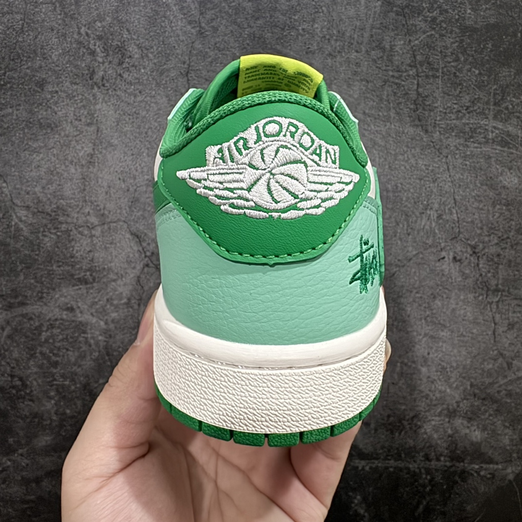 定制版StussyxTravisScottxAirJordan1Low三方联名倒钩性价比原盒出货全新的三