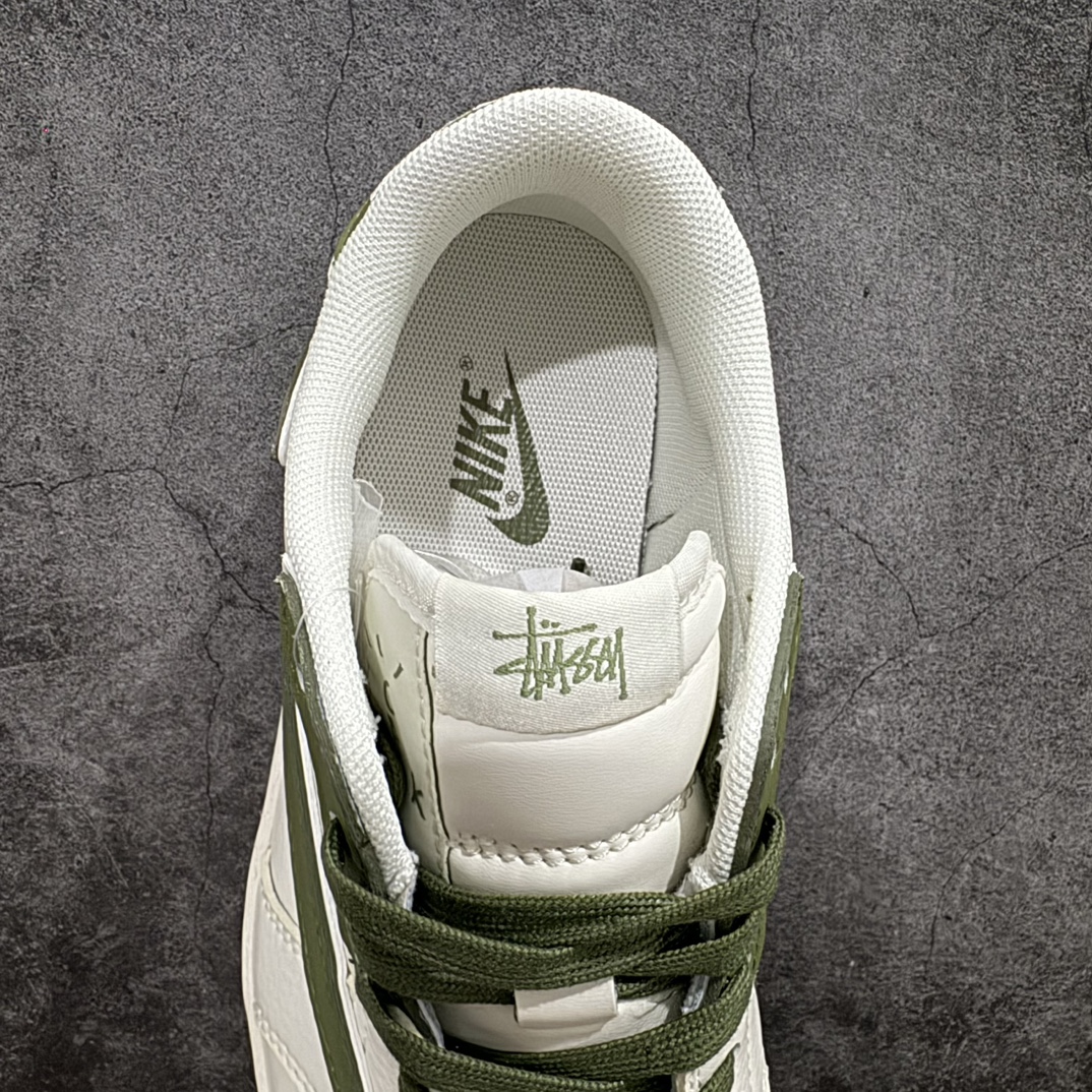 图片[8]-【定制版】Stussy x Air Jordan 1 Low 米白军绿n此款主张打破传统的工业化流水线设计限制，以Made by ideas的超级创意为理念，集结众多潮流设计师，结合时下最ing潮流风尚，为潮流爱好者打造彰品自我的专属潮品。同时尊重每个年轻人对于潮流的理解与选择，主张“让每个年轻人塑造自己的潮流”。 货号：DM6688-602 Size：36 36.5 37.5 38 38.5 39 40 40.5 41 42 42.5 43 44 44.5 45 编码：HXS320340-鞋库