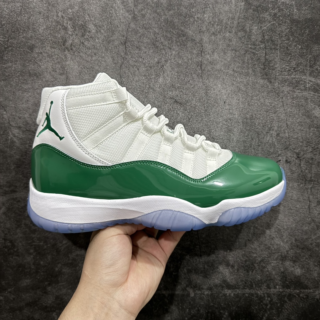 【外贸版】Air Jordan 11 AJ11 白绿高帮篮球鞋 CT8012-113nn外贸大厂纯原出品n采购原装碳纤 原纸板开发上脚极致充正 限定原盒纯原质感 进口头层皮料 中底拉帮线整体清洁度等各方面细节完全一致n碾压市面诸多嘴炮\”纯原\”请自觉区分市场错误版本👏 Size：40 41 42 42.5 43 44 44.5 46 47.5 编码：777420450-鞋库