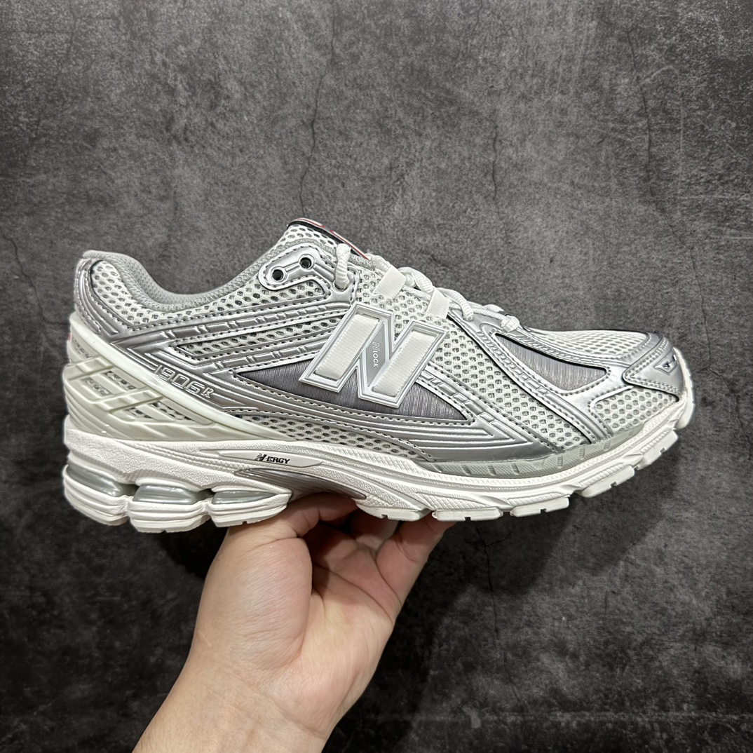 【M版纯原】新百伦New Balance NB1906  M1906RCB 白银n 全套原楦原纸板原厂数据开发 进口三明治网面 原装进口皮料正确绒感卡色 正确中底拉帮中底网布细节 原厂标裁 带紫光防伪 定制后跟透明水晶模块 冲裁组合 大底贴合程度胶水上色把控完美 整洁度挑战全网艺术家 多道序QC把关品质完善 匠心打造 耗时两个月开发完成 工艺极其复杂难度可想而知 新开独立私模大底 全网唯一正确六层组合大底 高端零售专供产物Size：36 37 37.5 38 38.5 39 40 40.5 41 42 42.5 43 44 45.5 46.5 47 编码：HXS300320-鞋库