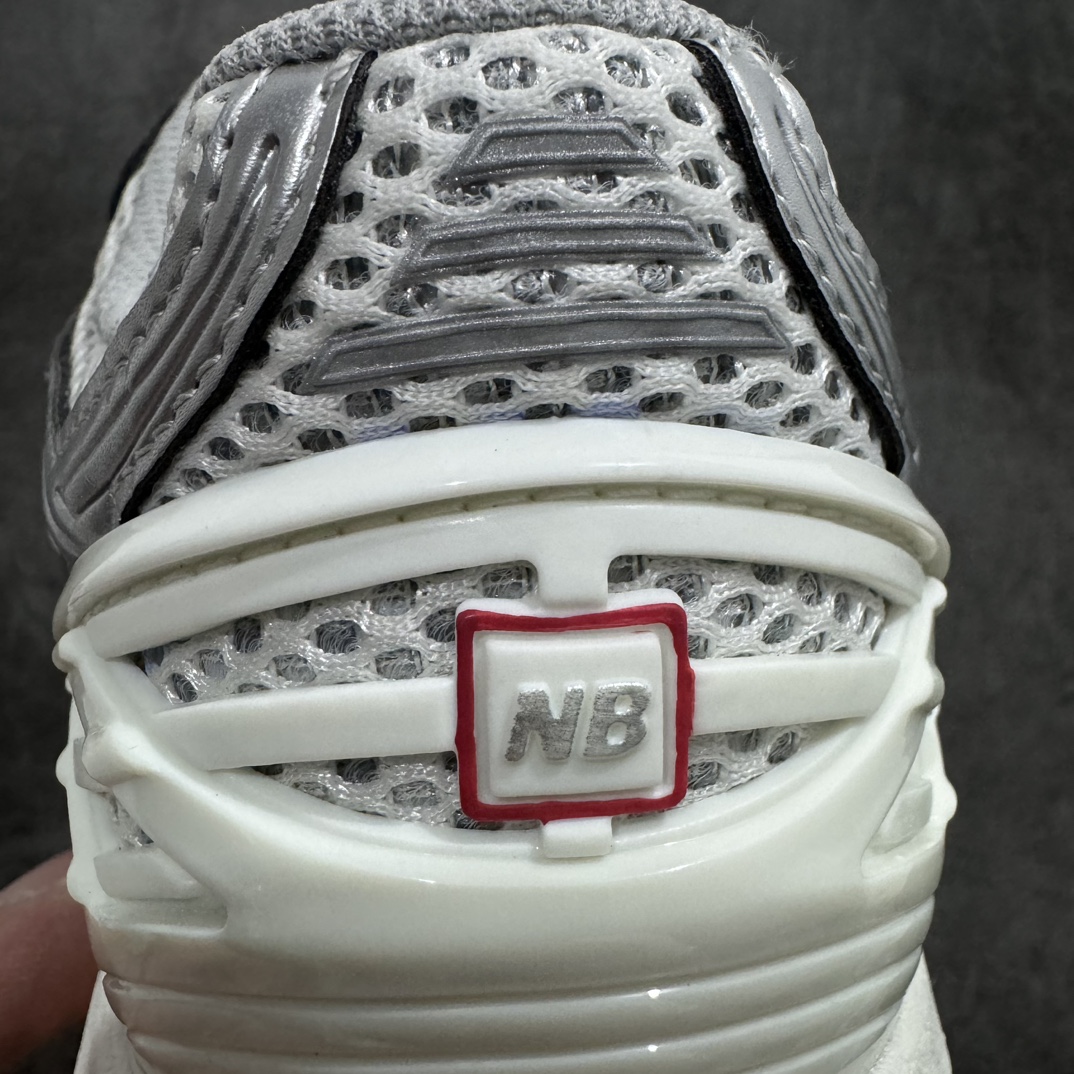 图片[2]-【M版纯原】新百伦New Balance NB1906  M1906RCB 白银n 全套原楦原纸板原厂数据开发 进口三明治网面 原装进口皮料正确绒感卡色 正确中底拉帮中底网布细节 原厂标裁 带紫光防伪 定制后跟透明水晶模块 冲裁组合 大底贴合程度胶水上色把控完美 整洁度挑战全网艺术家 多道序QC把关品质完善 匠心打造 耗时两个月开发完成 工艺极其复杂难度可想而知 新开独立私模大底 全网唯一正确六层组合大底 高端零售专供产物Size：36 37 37.5 38 38.5 39 40 40.5 41 42 42.5 43 44 45.5 46.5 47 编码：HXS300320-鞋库