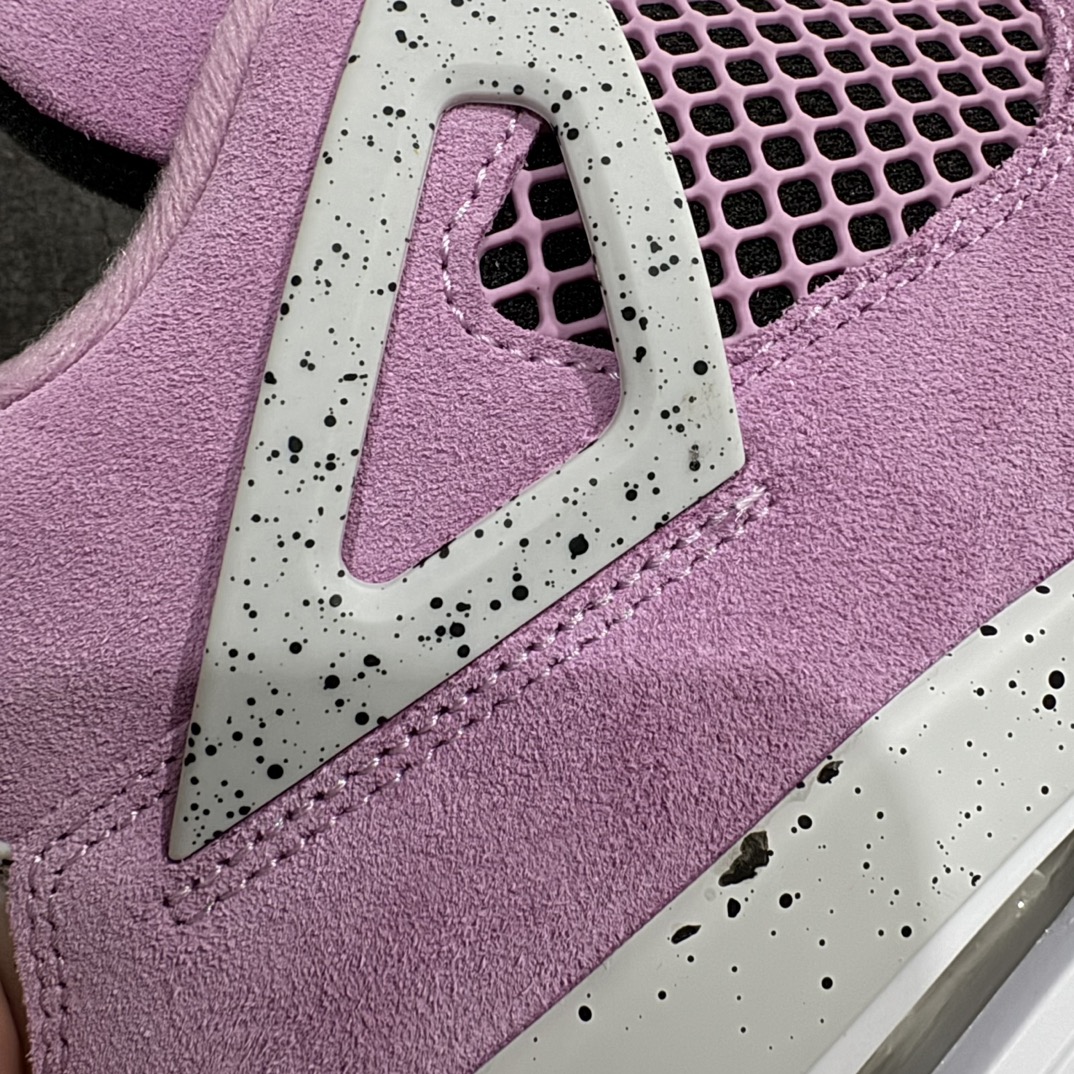 图片[3]-【老DT纯原】Air Jordan 4 Retro \”Orchid\” 粉黑麂皮 AJ4 乔丹4代 猛男粉AQ9129-501nn市售天花板产物 耗时半年巨作 全套原纸板楦头开发 原厂特供皮料加持 确保原汁原味 完美呈现四代版型 一比一鞋头弧度高度鞋身弧度 数据细节工艺流程均保持原鞋一致 原厂TPU网格鞋带扣 正确内里网布 菱角分明不变形无多余毛边 柔软性质感一致于原鞋 市场唯一原厂鞋扣模具 背面可见隐藏注塑口 原厂织唛标 原厂飞人电绣工艺 尾指中部跳三针 独家绑鞋带手法 印刷中底布 四线拉帮 米色美纹纸贴合固定 进口港宝加持 后跟自然饱满 全鞋荧光划线卡点 追求极致完美 每一双都是工艺品 多重QC质检 超越公司货的品控标准 实实在在的免检产品  尺码：36-48.5 编码：XP430470-鞋库