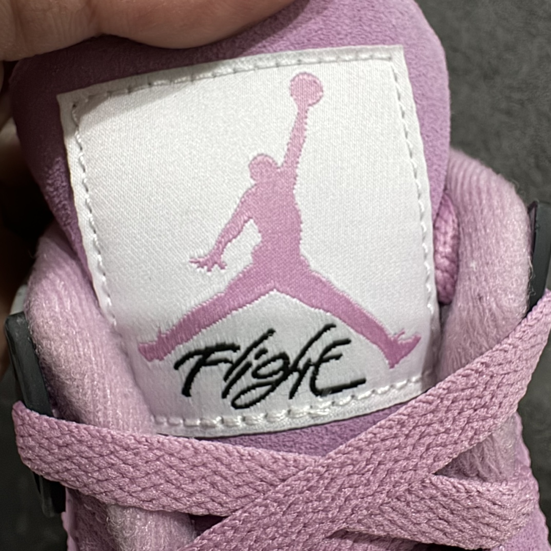 图片[7]-【老DT纯原】Air Jordan 4 Retro \”Orchid\” 粉黑麂皮 AJ4 乔丹4代 猛男粉AQ9129-501nn市售天花板产物 耗时半年巨作 全套原纸板楦头开发 原厂特供皮料加持 确保原汁原味 完美呈现四代版型 一比一鞋头弧度高度鞋身弧度 数据细节工艺流程均保持原鞋一致 原厂TPU网格鞋带扣 正确内里网布 菱角分明不变形无多余毛边 柔软性质感一致于原鞋 市场唯一原厂鞋扣模具 背面可见隐藏注塑口 原厂织唛标 原厂飞人电绣工艺 尾指中部跳三针 独家绑鞋带手法 印刷中底布 四线拉帮 米色美纹纸贴合固定 进口港宝加持 后跟自然饱满 全鞋荧光划线卡点 追求极致完美 每一双都是工艺品 多重QC质检 超越公司货的品控标准 实实在在的免检产品  尺码：36-48.5 编码：XP430470-鞋库