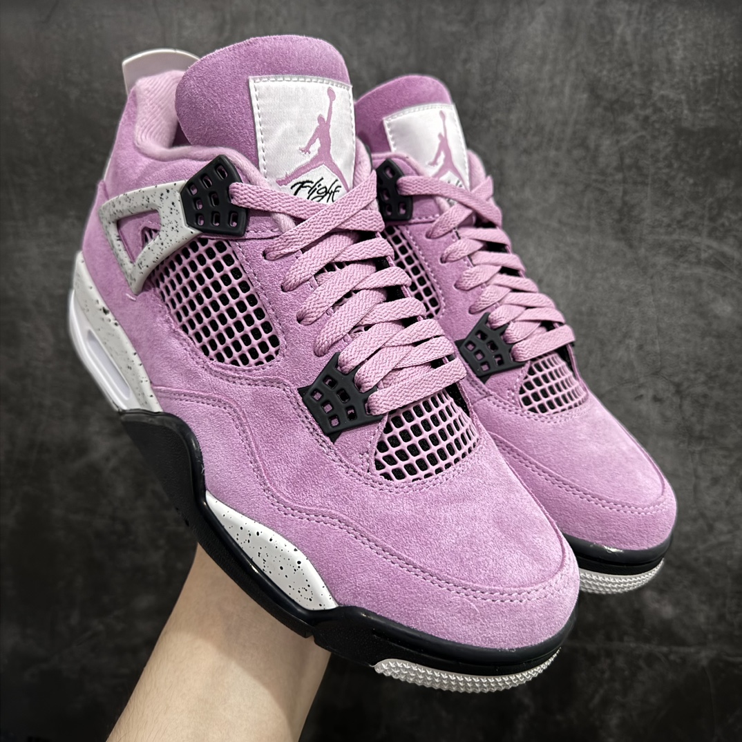 【老DT纯原】Air Jordan 4 Retro \”Orchid\” 粉黑麂皮 AJ4 乔丹4代 猛男粉AQ9129-501nn市售天花板产物 耗时半年巨作 全套原纸板楦头开发 原厂特供皮料加持 确保原汁原味 完美呈现四代版型 一比一鞋头弧度高度鞋身弧度 数据细节工艺流程均保持原鞋一致 原厂TPU网格鞋带扣 正确内里网布 菱角分明不变形无多余毛边 柔软性质感一致于原鞋 市场唯一原厂鞋扣模具 背面可见隐藏注塑口 原厂织唛标 原厂飞人电绣工艺 尾指中部跳三针 独家绑鞋带手法 印刷中底布 四线拉帮 米色美纹纸贴合固定 进口港宝加持 后跟自然饱满 全鞋荧光划线卡点 追求极致完美 每一双都是工艺品 多重QC质检 超越公司货的品控标准 实实在在的免检产品  尺码：36-48.5 编码：XP430470-鞋库