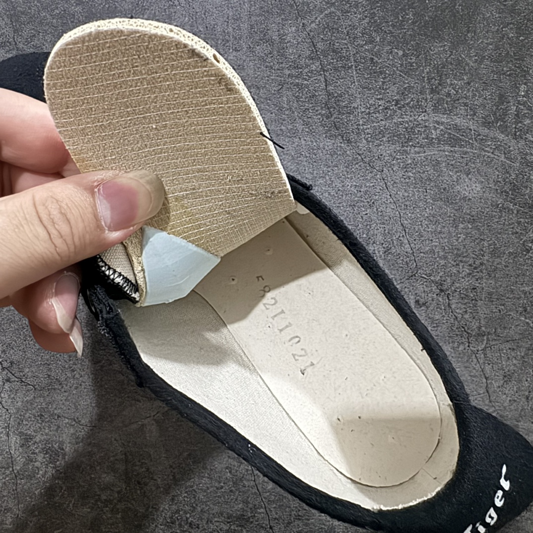 图片[8]-【PH纯原】Asics Onitsuka Tiger MEXICO 66 亚瑟士鬼冢虎复古经典板鞋 黑色nn印尼厂Oem原单材料 除成型在PT外n其余全部客供材料 淘宝B级代购店铺内供💯n四联官方吊牌 乳胶组合鞋垫、羊皮纸质中底 不用宰手买专柜 这里满足你👊🏼 全新工厂开发 一线品质 全部原鞋一比一开发 Size：36-46 全码出货 编码：T1190200-鞋库