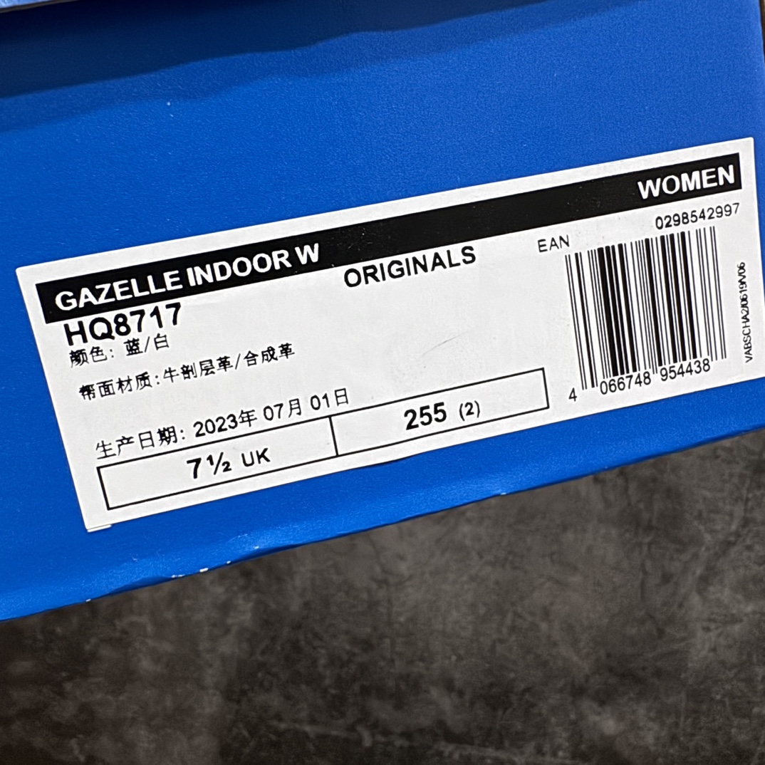 图片[8]-【PK纯原】AD Original Gazelle Indoor Trainers 瞪羚室内鞋系列低帮复古百搭休闲运动德训风板鞋 红白 IF1808 高端零售特供批次 原厂定制长毛翻毛皮组合环保纤维革鞋面材质 内置环保海玻璃鞋垫 外置RB橡胶大底 产品品控稳定性领先行业 原厂全套原楦原纸板冲刀磨具开发 原厂皮料加持 原厂港宝加持定型后跟R度完美 将复古进行到底 简约流畅 三十年不变经典 这款Gazelle运动鞋 无论面料、配色、质感或设计 都只在重现其1991年原款的经典 皮革鞋面 撞色三条纹和鞋跟标的设计 力求呈现90年代的经典复古风潮 Samba火热的同时 也带动了其它的复古鞋型 Gazelle便是其中一只 Gazelle Indoor拥有包边更宽的T字型鞋头 更好的保护运动员的前掌 浓浓的复古氛围感 非常适合现在流行的Cleanfit风格 SIZE：35.5 36 36.5 37.5 38 38.5 39 40 40.5 41 42 42.5 43 44 44.5 45 46 编码：T250270-鞋库