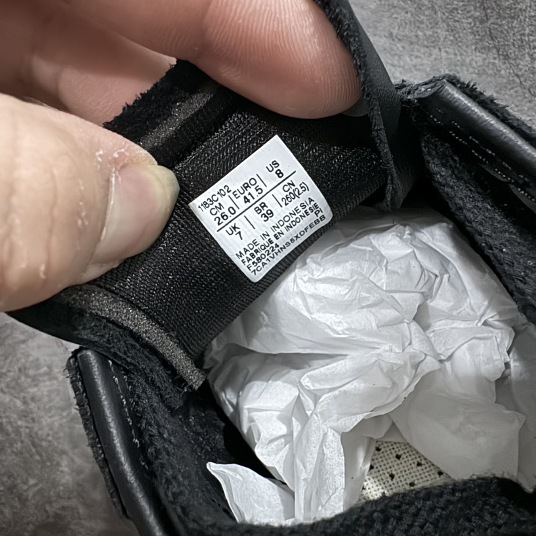 图片[8]-【MOK纯原】Asics Onitsuka Tiger MEXICO 66 亚瑟士鬼冢虎复古经典板鞋n市场最强版本 每个配色均购入原鞋校对 真正原厂头层牛皮 如假包赔 纹路、色泽、皮心颜色 质感百分百还原 海外订单工厂出品 超成熟稳定的做工品控 原装全套纸板楦头开发 原汁原味 完美呈现版型 私模正确鞋底咬花纹路 一比一鞋头弧度高度鞋身弧度 绝不口嗨 细节品控鞋型随意秒杀市面 原档咬花纹路私模大底 一个单元有六个三角形 总体形拼接呈现花瓣状 官方四联吊牌 原装Ortholite轻量化鞋垫 原盒原配 质保卡 说明书 钢印防尘纸  纸板中底带钢印 乳胶组合鞋垫 支持全方位的对比专柜 产品从款式颜色造型上体现出追求舒适和细节的完美 鞋类更是推崇手工制作的严谨与完美 融舒适性与可穿性的设计风格 注重细节的完美和别致魅力 既保持稳重 又不失轻松的时尚感 尺码：36 37 37.5 38 39 39.5 40 40.5 41.5 42 42.5 43.5 44 45 46 编码：LE270280-鞋库