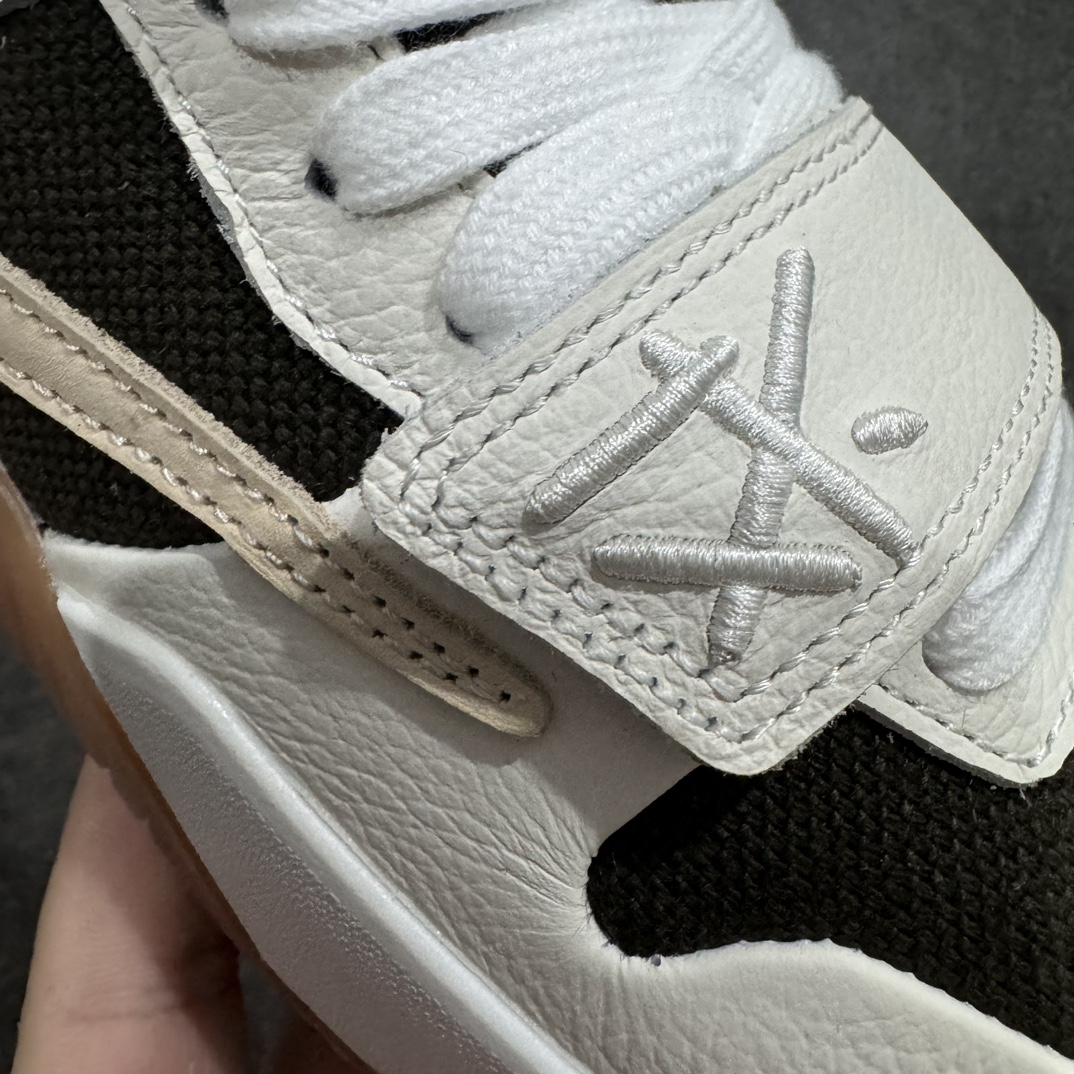 图片[5]-【纯原M版】Travis Scott x Jordan AJ Cut The Check TS倒钩联名魔术贴篮球鞋 FZ8117-100 注意默认配原盒盒子配套布袋不用加钱 退货丢失扣20元 原厂全套原楦原纸板冲刀磨具开发 原厂皮料加持 原厂港宝加持定型后跟R度完美 同源原厂电绣 鬼脸飞翼针数密度立体效果一致 百分百一致原鞋 原厂拉帮工艺 针距密度一致 后跟弧度收口自然不对折 极致一眼正品既视感 进口玻璃冲刀皮料裁剪零毛边 全鞋电脑针车工艺 品控清洁度最高QC检验标准 免检产品 原厂订购鞋盒、布袋、鞋标、防尘纸、鞋撑、鞋带 追求极致的原厂味道 配色方面采用白色为基础 搭配棕色框架呈现 完美还原了初代倒钩的配色设计 细节方面 标志性的反钩Swoosh采用米色点缀 鞋面还带有特殊的魔术贴细节 此外在鞋舌、后跟部分均带有Cactus Jack厂牌Logo 彰显鞋款特殊身份 尺码：36 36.5 37.5 38 38.5 39 40 40.5 41 42 42.5 43 44 44.5 45 46 47.5-选品中心