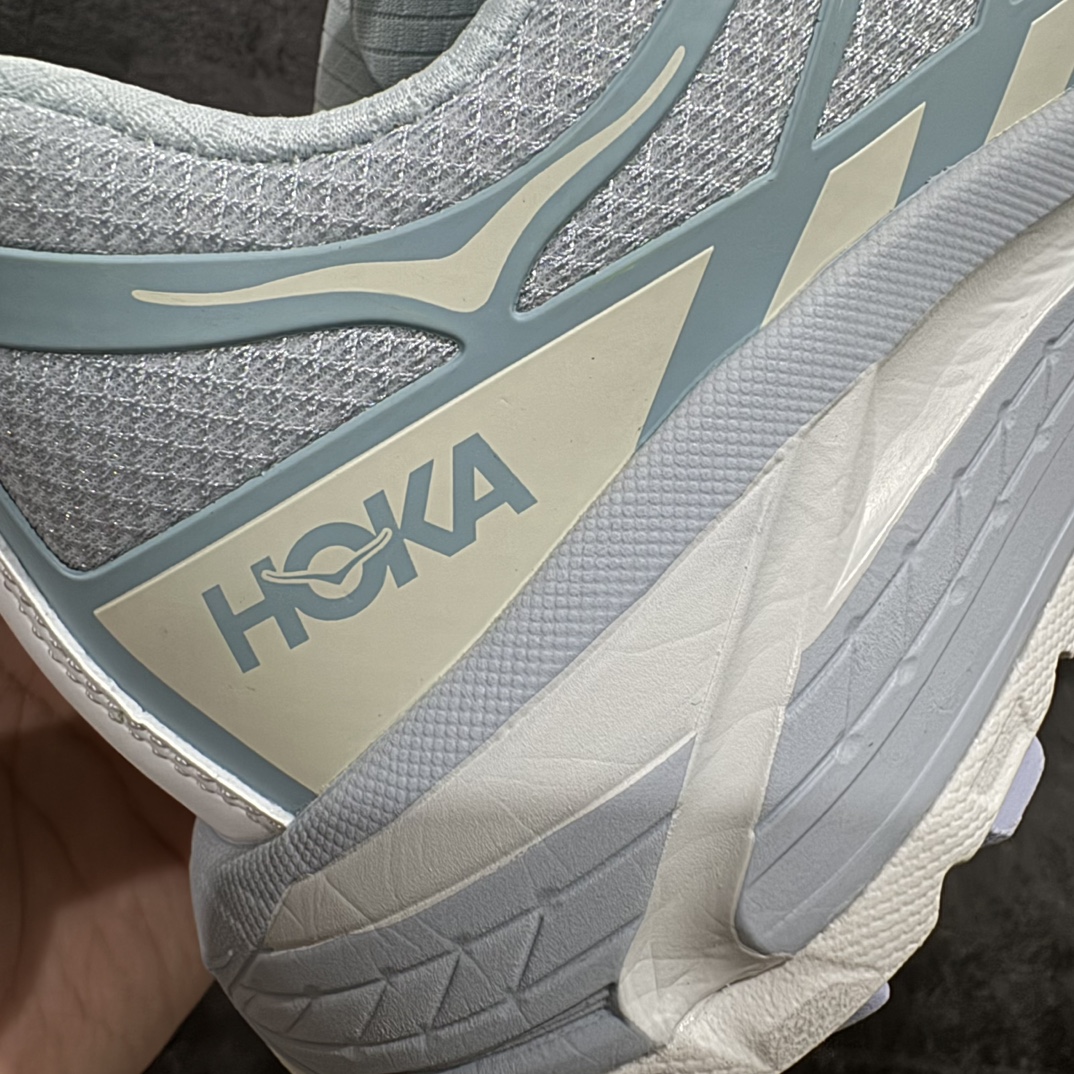 图片[3]-【绿X版】HOKA ONE ONE Mafate Three 2 玛法特2.5代系列低帮轻量户外越野休闲运动慢跑鞋n上脚赞到报爆 轻盈舒适n鞋面采用超轻的无缝架构轻薄的TPU贴在透气的鞋面材料上减轻重量同时也保证了支撑性鞋底采用滚动平衡技术 引导跑者回归自然步态祖传的神奇EVA材质中底依旧是一如既往地表现优秀 能提供充足的缓震 作为HOKA家的越野跑鞋 VIBRAM 橡胶大底也是必不可少的 即便在复杂湿滑的地形 依旧能有良好的抓地力及稳定性 鞋带采用了弹性不易松脱的扁宽弹性鞋带 前掌与中掌部分也进行了加宽 也更加适合亚洲人的脚型 是一款十分全面且足够强悍的户外硬核越野鞋日常搭配的话短裤是基本不挑 阔腿裤 工装裤以及各种长筒牛仔裤都可以SIZE：36 36.5 37.5 38 38.5 39 40 40.5 41 42 42.5 43 44 44.5 45 编码：NM290320-鞋库