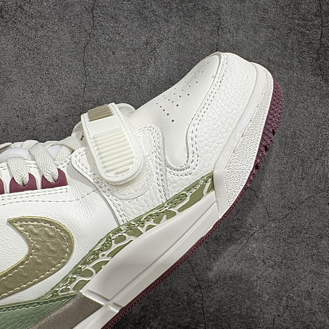 图片[6]-【奥莱Zp订单福利】Air Jordan Legacy AJ312 高帮 FZ5047-120 奥莱zp订单 直播间399 499一样的东西 帮你省钱 鞋身采用了皮革材质打造 横跨鞋面的魔术贴十分吸睛 侧面的Swoosh Logo的一部分被鞋面遮挡了一部分 颇具玩味 魔术贴上标有NK标识 而鞋舌上是Jordan的经典飞翼Logo 后跟和鞋底均采用了Air Jordan 3 的设计 后跟上同样也使用了经典的爆裂纹图案 尺码：35.5-40-选品中心