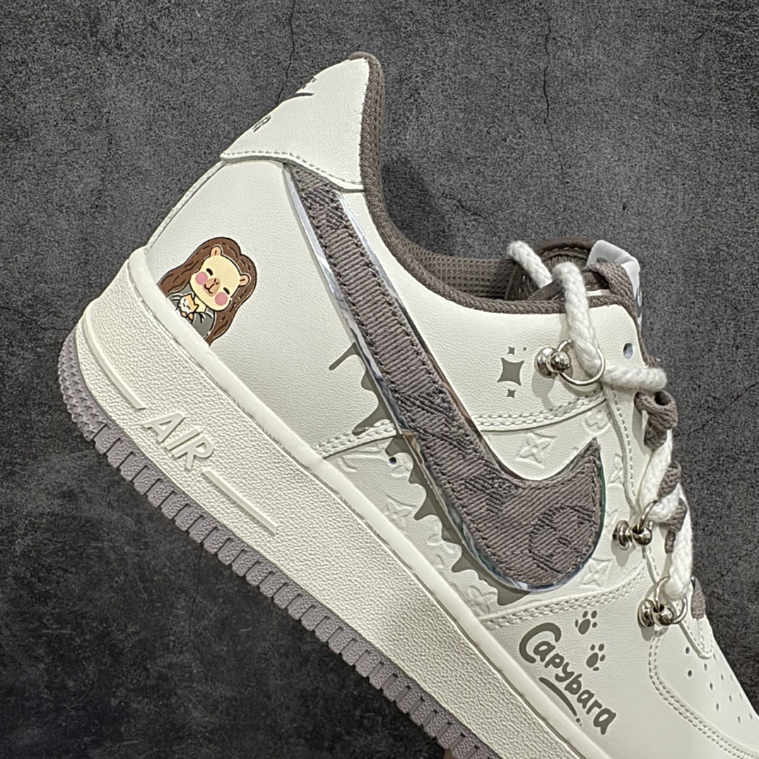 图片[7]-【定制版】Nike Air Force 1 Low 07 x Louis Vuitton 白棕涂鸦绑带 原楦头原纸板 打造纯正低帮空军版型 专注外贸渠道 全掌内置蜂窝气垫  原盒配件 原厂中底钢印、拉帮完美官方货号：LV0506-990 Size：36 36.5 37.5 38 38.5 39 40 40.5 41 42 42.5 43 44 44.5 45 编码：HXS290300-鞋库