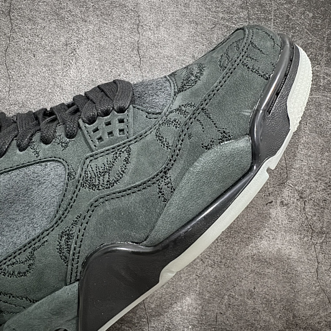 图片[6]-【OG纯原】KAWS x Air Jordan AJ4  涂鸦联名黑绿 930155-001n翻水经典 历史细节最优  完美出货纯原市场最高工艺复刻 无色差修正 夜光大底调试 涂鸦、色卡与原版基本零差距 原厂麂皮定制 高密度原厂电绣鞋面涂鸦 原盒原配 独家配原鞋拆解开发 原楦原纸板开发 全市场最纯正四代版型 原底真实气垫 回弹反馈充足 完美鞋楦打造 市面最高工艺一切细节如图实拍 所见所得 原装头层皮冲裁Size：40 40.5 41 42 42.5 43 44 44.5 45 46 47.5 编码：OG600620-鞋库