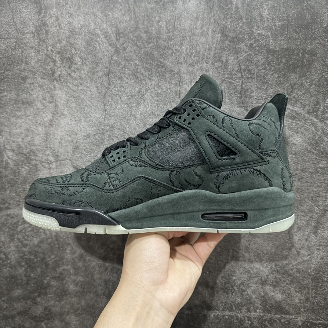 图片[2]-【OG纯原】KAWS x Air Jordan AJ4  涂鸦联名黑绿 930155-001n翻水经典 历史细节最优  完美出货纯原市场最高工艺复刻 无色差修正 夜光大底调试 涂鸦、色卡与原版基本零差距 原厂麂皮定制 高密度原厂电绣鞋面涂鸦 原盒原配 独家配原鞋拆解开发 原楦原纸板开发 全市场最纯正四代版型 原底真实气垫 回弹反馈充足 完美鞋楦打造 市面最高工艺一切细节如图实拍 所见所得 原装头层皮冲裁Size：40 40.5 41 42 42.5 43 44 44.5 45 46 47.5 编码：OG600620-鞋库