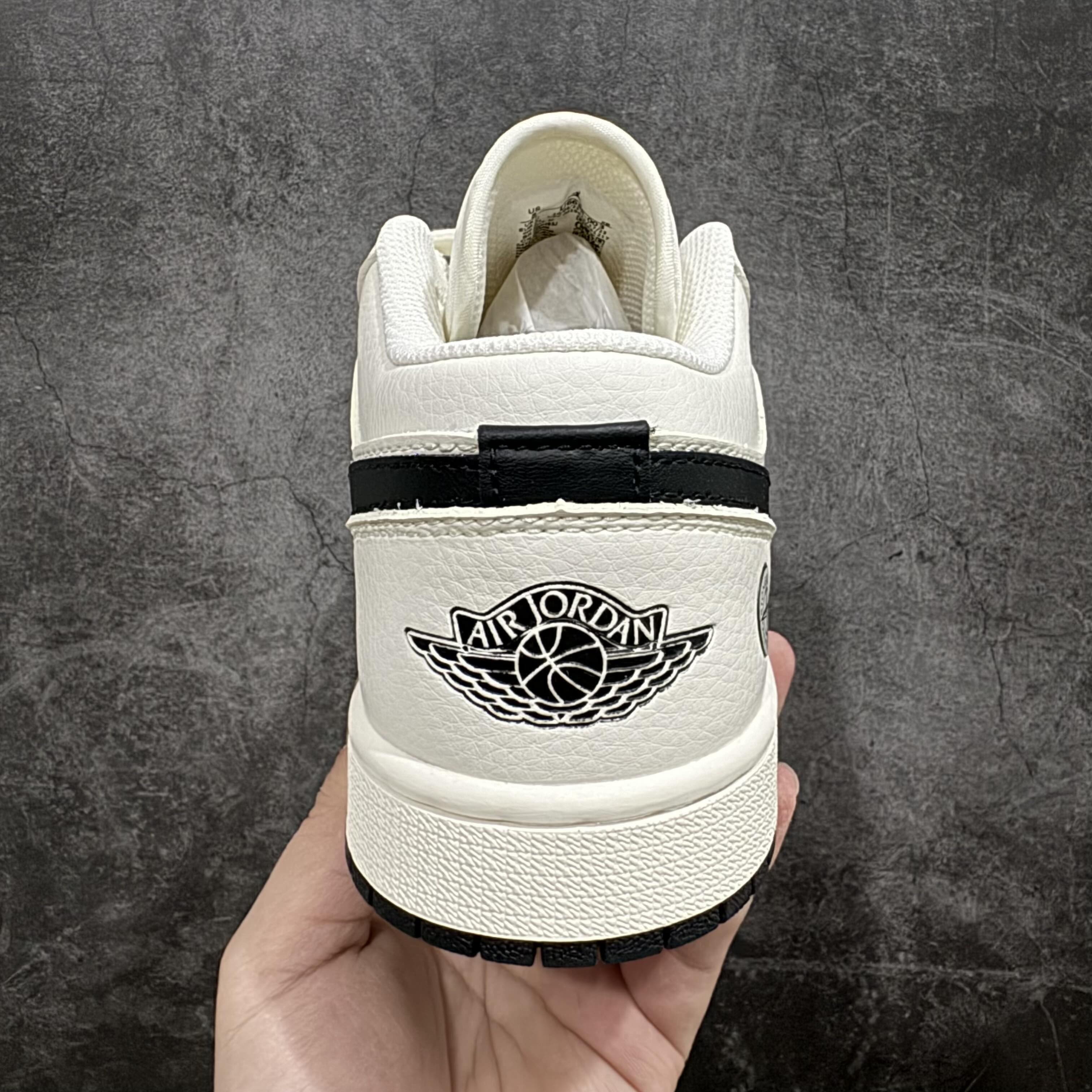 定制版AirJordan1RetroLowxStoneIsland白黑小钩官方同步新色原装级产物拒绝公底