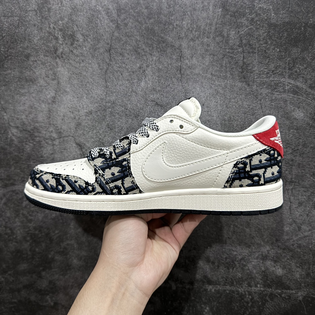 定制版DiorxAirJordan1Low米深蓝针织此款主张打破传统的工业化流水线设计限制以Madeby