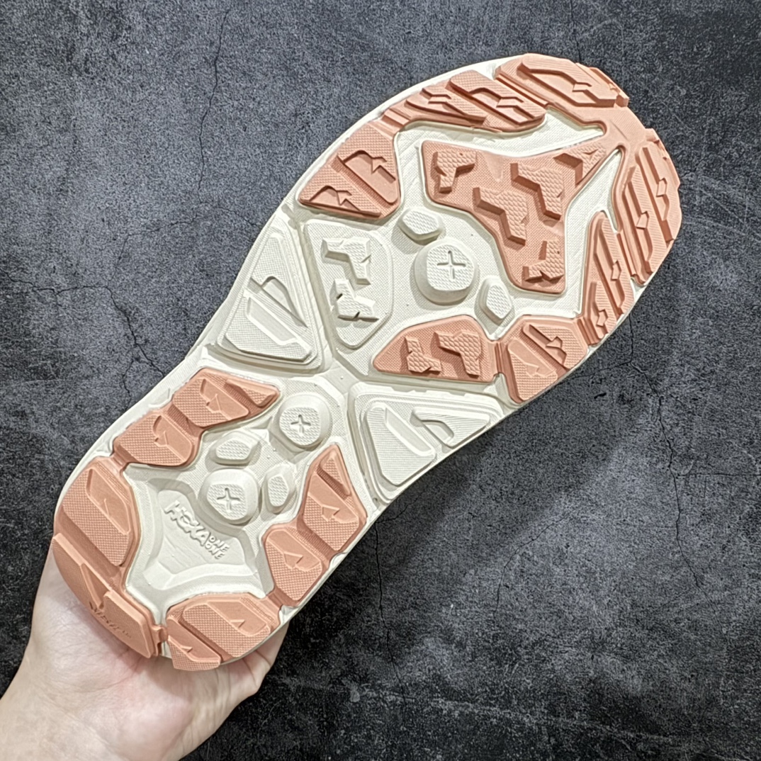 图片[9]-【小绿x纯原】HOKA One One Hopara Sandals 霍帕拉系列水路两用溯溪涉水休闲户外露营凉鞋n作为先锋品牌的 HOKA ONE ONE总是以独特的方式 HOPA RA是一款溯溪鞋 又名排水鞋 可长期用于涉水和溯溪 保护脚底和脚趾的安全和舒适 鞋面材料速干 透气 耐磨 鞋底防滑 耐磨 抓地能力强 出于安全考虑 设计要求较高 涉水溯溪过程中 水 泥沙 可以直接从鞋内大孔排出 细纹鞋底使在岩石上抓地能力强 避免打滑 而上路后 鞋面具有快干透气等优点 尺码：36 36.5 37.5 38 39 40 40.5 41 42 42.5 43 44 45 编码：C4240260-鞋库