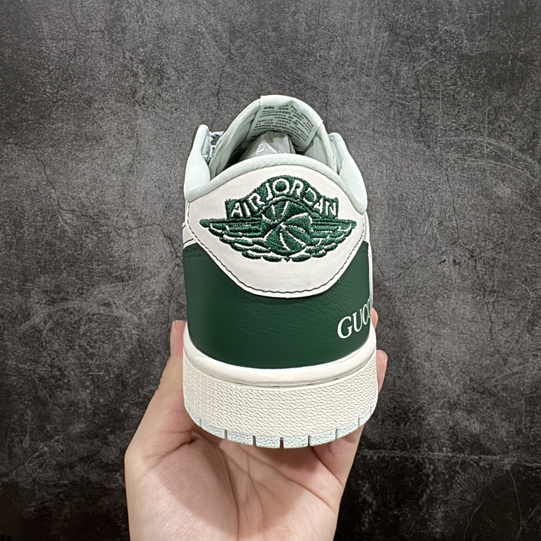 定制版 Travis Scott x Nike Air Jordan 1 Low x GUCCI 三方联名 Air Jordan 1 Low 反转浅蓝绿倒钩 JJ5288-008