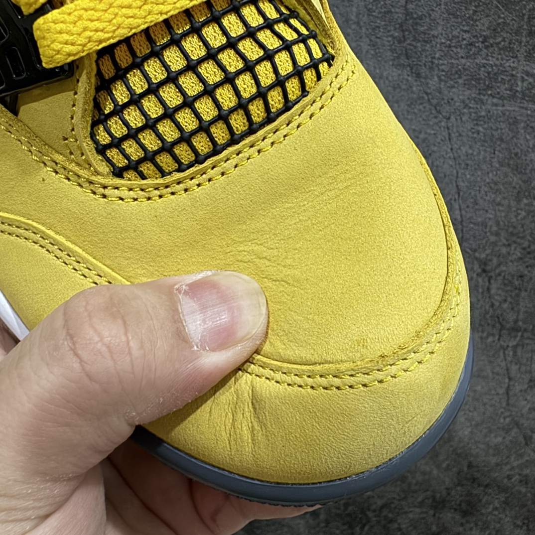 图片[5]-【纯原LW版本】Air Jordan AJ4 Retro 黄黑电母配色  314254-702n第一梯队最新批次 细节多次校对改良 接近完美 细节达到可过鉴定标准 耗时半年巨作 全套原纸板楦头开发 原厂特供皮料加持 确保原汁原味 完美呈现四代版型 一比一鞋头弧度高度鞋身弧度 数据细节工艺流程均保持原鞋一致 原厂TPU网格鞋带扣 正确内里网布 菱角分明不变形无多余毛边 柔软性质感一致于原鞋 原厂织唛标 原厂飞人电绣工艺 尾指中部跳三针 独家绑鞋带手法 印刷中底布 四线拉帮 米色美纹纸贴合固定 进口港宝加持 后跟自然饱满 全鞋荧光划线卡点 追求极致完美 每一双都是工艺品 多重QC质检 超越公司货的品控标准 实实在在的免检产品 尺码：36-47.5 编码：X10450480-鞋库