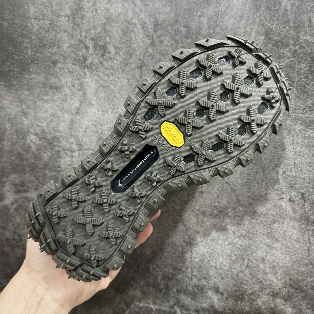 图片[9]-【OK版本】Moncler 盟可睐/蒙口 Trailgrip GTX 抗撕裂材质山地户外鞋 n鞋身采用Cordura防撕裂尼龙/Gore-Tex防水材质 中底内置全掌碳板 支撑性能拉满 侧边3M反光带 鞋底搭载Vibram外底提供超强的抓地力和防滑性能 原装大盒包装 内赠Moncler徽章防层袋一副  尺码： 36 36.5 37.5 38 38.5 39 40 40.5 41 42 42.5 43 44 44.5 45 46编号：DF480500-鞋库