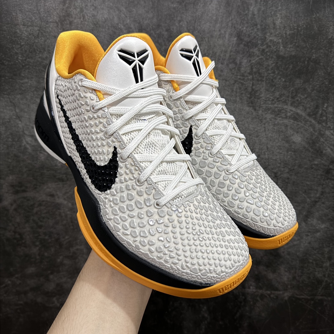 【神版纯原】NK Zoom Kobe 6 科比六代签名实战篮球鞋 季后赛白黄 CW2190-100n欧美外贸平台特供版完美实战无压力售后售前保到底n主攻中高端市场 全套原纸板楦头开发确保原汁原味 完美呈现版型 一比一鞋头弧度高度鞋身弧度细节品控鞋型完美 原厂TPU网格鞋带扣 正确内里网布 前后气垫加持 信仰绝不减配 全鞋身材料卡色独家定制 SWOOSH 蛇鳞 正确珠光效果（内嵌珍珠粉）独家前掌Zoom Turbo 后掌马蹄Zoom缓震 内置全真动态飞线 独家复刻U型缓震垫带独立钢印 十年情怀 这里完美落地 一个月独家售后 为实战保驾护航  尺码： 40 40.5 41 42 42.5 43 44 44.5 45 45.5 46 47.5  编码：DZ310340-鞋库