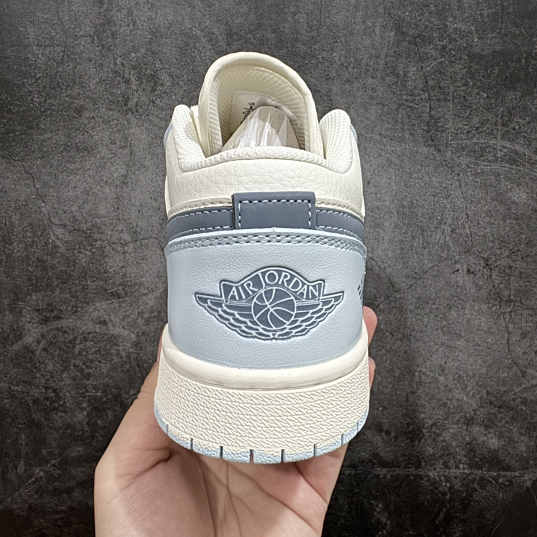 图片[4]-【定制版】Nike Jordan Air Jordan 1 阿玛尼联名纯原大厂出品 极力推荐n定制鞋盒 大厂纯原品质出货超高清洁度 皮料切割干净无任何毛边 细节完美官方货号：WG8850 012nSize: 36 36.5 37.5 38 38.5 39 40 40.5 41 42 42.5 43 44 44.5 45 编码：HXS320340-鞋库