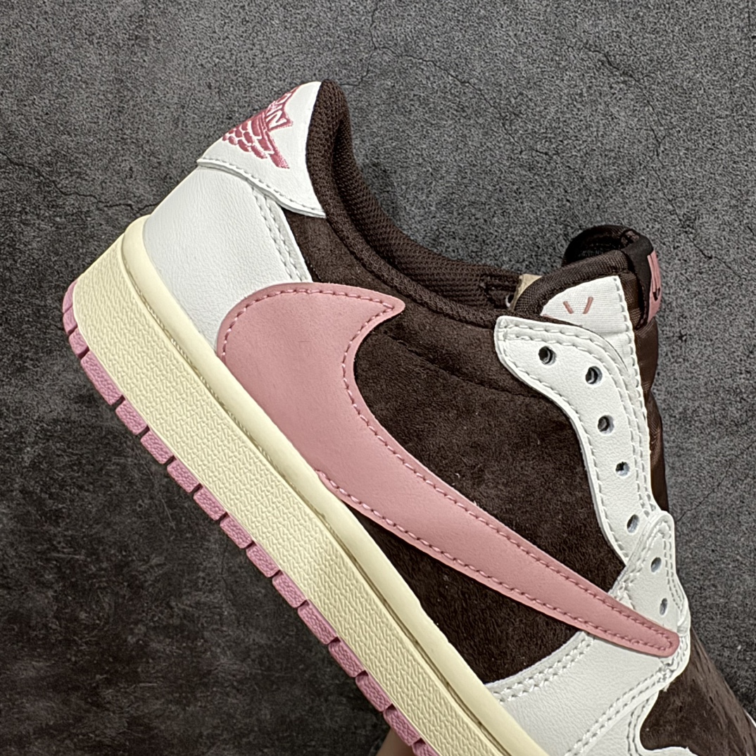 图片[7]-【KX神版】Travis Scott x Air Jordan AJ1 Low OG SP TS联名倒钩低帮 白棕粉 DZ4137-206nn 毫无疑问市场中端王者 耗时半年巨作 全套原纸板楦头开发 确保原汁原味 完美呈现倒钩版型 原档案转印油墨一体 东莞原厂磨具大底独家尺码35.5 48.5 一码一磨具拒绝假半码 此版本只针对中端市场 皮料材质有所更替 其他数据细节工艺流程均保持一致 绝不口嗨 细节品控鞋型随意秒杀市面3XX 4XX 原盒原配 外盒透明胶套 内侧字体 工整带凹凸感 原厂拉帮工艺 针距密度一致 后跟弧度收口自然不对折 极致一眼正品既视感 进口玻璃冲刀皮料裁剪零毛边 承诺百分百一致原鞋 全鞋电脑针车工艺 进口港宝加持 后跟自然饱满 全鞋荧光划线卡点 追求极致完美 每一双都是工艺品 多重QC质检 超越公司货的品控标准 实实在在的免检产品SIZE：35.5 36 36.5 37.5 38 38.5 39 40 编码：MF270300-莆田鞋批发中心