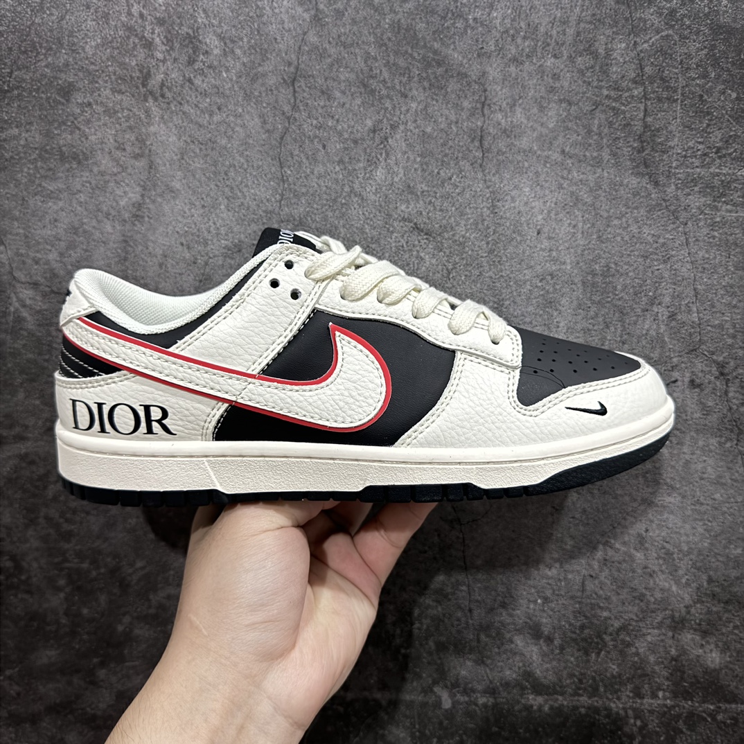 【定制版】Nk SB Dunk Low Dior联名低帮休闲运动滑板板鞋n#3M反光 大厂纯原品质出货 纯正版型 定制鞋盒 皮料切割干净无任何毛边 细节完美 超高清洁度 货号：XX9988-009 尺码：36 36.5 37.5 38 38.5 39 40 40.5 41 42 42.5 43 44 44.5 45 编码：CC280300-莆田鞋批发中心