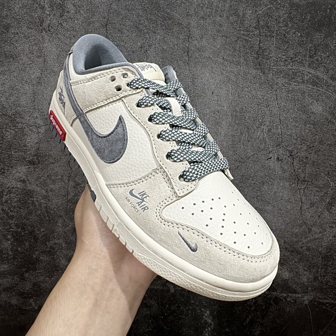 图片[3]-【定制版】Nike SB Dunk Low x Stussy 白灰翻毛小钩满天星n纯原大厂出品 极力推荐n原装头层材料 独家版型蒸餾加工n帶來的是更好的视觉和脚感体验n大厂纯原品质出货 清洁度 电绣工艺皮料切割干净无任何毛边 细节完美 官方货号：SJ2068 272 尺码：36 36.5 37.5 38 38.5 39 40 40.5 41 42 42.5 43 44 44.5 45  编码：HXS320340-莆田鞋批发中心