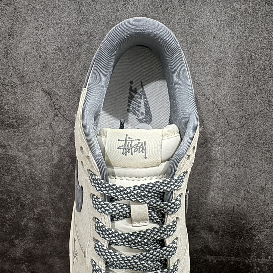 图片[8]-【定制版】Nike SB Dunk Low x Stussy 白灰翻毛小钩满天星n纯原大厂出品 极力推荐n原装头层材料 独家版型蒸餾加工n帶來的是更好的视觉和脚感体验n大厂纯原品质出货 清洁度 电绣工艺皮料切割干净无任何毛边 细节完美 官方货号：SJ2068 272 尺码：36 36.5 37.5 38 38.5 39 40 40.5 41 42 42.5 43 44 44.5 45  编码：HXS320340-莆田鞋批发中心