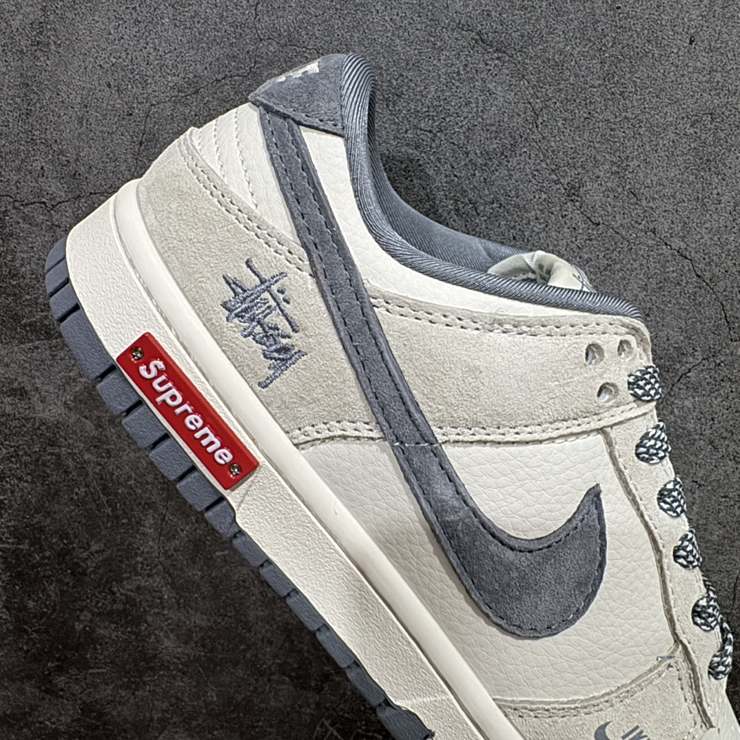 图片[7]-【定制版】Nike SB Dunk Low x Stussy 白灰翻毛小钩满天星n纯原大厂出品 极力推荐n原装头层材料 独家版型蒸餾加工n帶來的是更好的视觉和脚感体验n大厂纯原品质出货 清洁度 电绣工艺皮料切割干净无任何毛边 细节完美 官方货号：SJ2068 272 尺码：36 36.5 37.5 38 38.5 39 40 40.5 41 42 42.5 43 44 44.5 45  编码：HXS320340-莆田鞋批发中心