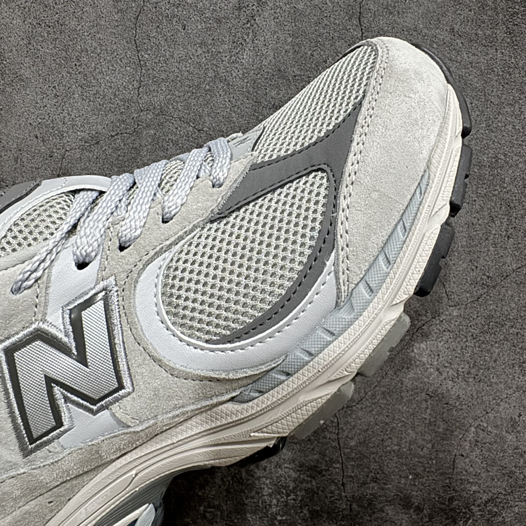 图片[6]-【正确组合底版】New Balance 2002R NB2002 男女休闲慢跑鞋 ML2002ROnn纯原工厂出品n保留原有的版型 清洁度和品质n材料有微调整 价格更具性价比n日韩出口特供订单配套商长期套现长期补货 全新货品正常出厂触屏不到的单价 超级跑量款全套原楦原纸板原厂数据开发 进口三明治网面原装进口翻毛皮料正确绒感卡色 正确中底拉帮中底网布细节 采用轻质牛剖革拼接透气网眼衬垫织物鞋面材质 T-Beam大底提供足步弓支撑 保持步态稳定 后跟搭载外露缓震胶 鞋身整体以各种深浅不一的灰色覆盖 鞋头以淡蓝色调装饰 网眼衬垫通过不规律的色块实现做旧的美感 泛黄的鞋底更是进一步增添了复古气息  尺码：36 37 37.5 38 38.5 39.5 40 40.5 41.5 42 42.5 43 44 44.5 45 编码：MZ260280-莆田鞋批发中心