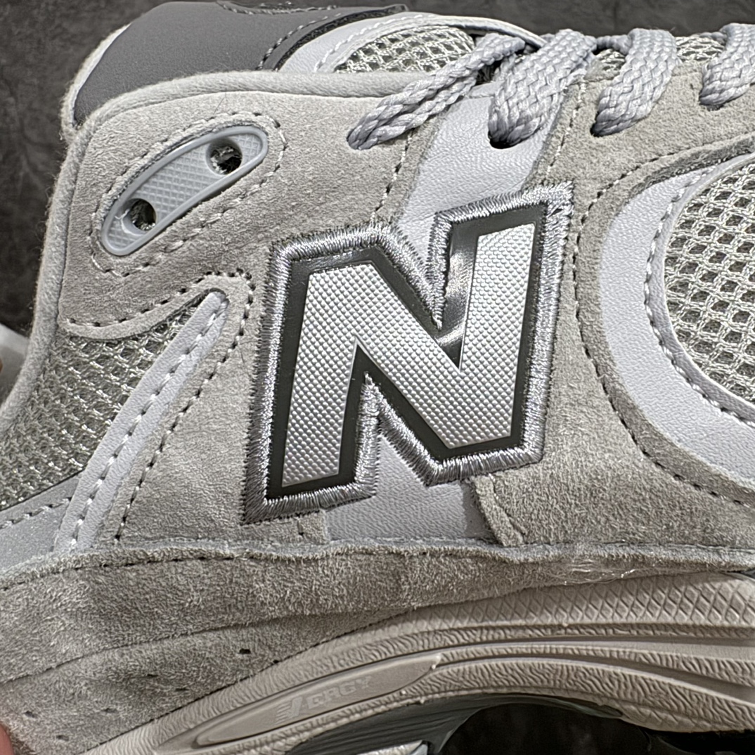 图片[3]-【正确组合底版】New Balance 2002R NB2002 男女休闲慢跑鞋 ML2002ROnn纯原工厂出品n保留原有的版型 清洁度和品质n材料有微调整 价格更具性价比n日韩出口特供订单配套商长期套现长期补货 全新货品正常出厂触屏不到的单价 超级跑量款全套原楦原纸板原厂数据开发 进口三明治网面原装进口翻毛皮料正确绒感卡色 正确中底拉帮中底网布细节 采用轻质牛剖革拼接透气网眼衬垫织物鞋面材质 T-Beam大底提供足步弓支撑 保持步态稳定 后跟搭载外露缓震胶 鞋身整体以各种深浅不一的灰色覆盖 鞋头以淡蓝色调装饰 网眼衬垫通过不规律的色块实现做旧的美感 泛黄的鞋底更是进一步增添了复古气息  尺码：36 37 37.5 38 38.5 39.5 40 40.5 41.5 42 42.5 43 44 44.5 45 编码：MZ260280-莆田鞋批发中心