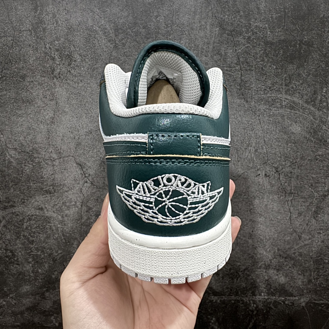 图片[4]-【DT纯原】Air Jordan AJ1 Low 低帮 白绿氧化绿 FQ7687-300nn终端优势供应 市面中低帮最具代表性版本没有之一 口碑大厂出品 品控大底版型不断改良更新 全套原纸板楦头开发 确保原汁原味 完美呈现版型 完美零毛边处理 原厂内置全掌气垫 价格定位良心 平台专用代工流水线出品 一眼公司既视感 拿到手的一瞬间就与众不同 碾压市面所有版本 全部原鞋开发 每一个配色都会采购原鞋确认细节 打破市面看图做货无好货之说 尺码：35.5 36 36.5 37.5 38 38.5 39 40 40.5 41 42 42.5 43 44 44.5 45 46 编码：DL270280-莆田鞋批发中心