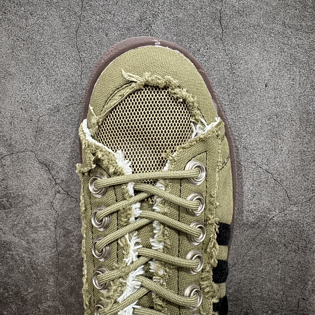 图片[5]-【福利专供版】Song For The Mute x AD Originals Campus 90S 最新联名复古破坏工艺帆布鞋 上架实拍 原版开发版型，外置耐磨防滑橡透明胶底，不对称配色设计，毛巾面料的三条杠和后跟提环，破坏毛边的做旧设计，纽扣式鞋带孔，细节和质感拉满，满满时尚感 货号：ID4792 尺码：36 36.5 37 38 38.5 39 40 40.5 41 42 42.5 43 44 44.5 45-选品中心