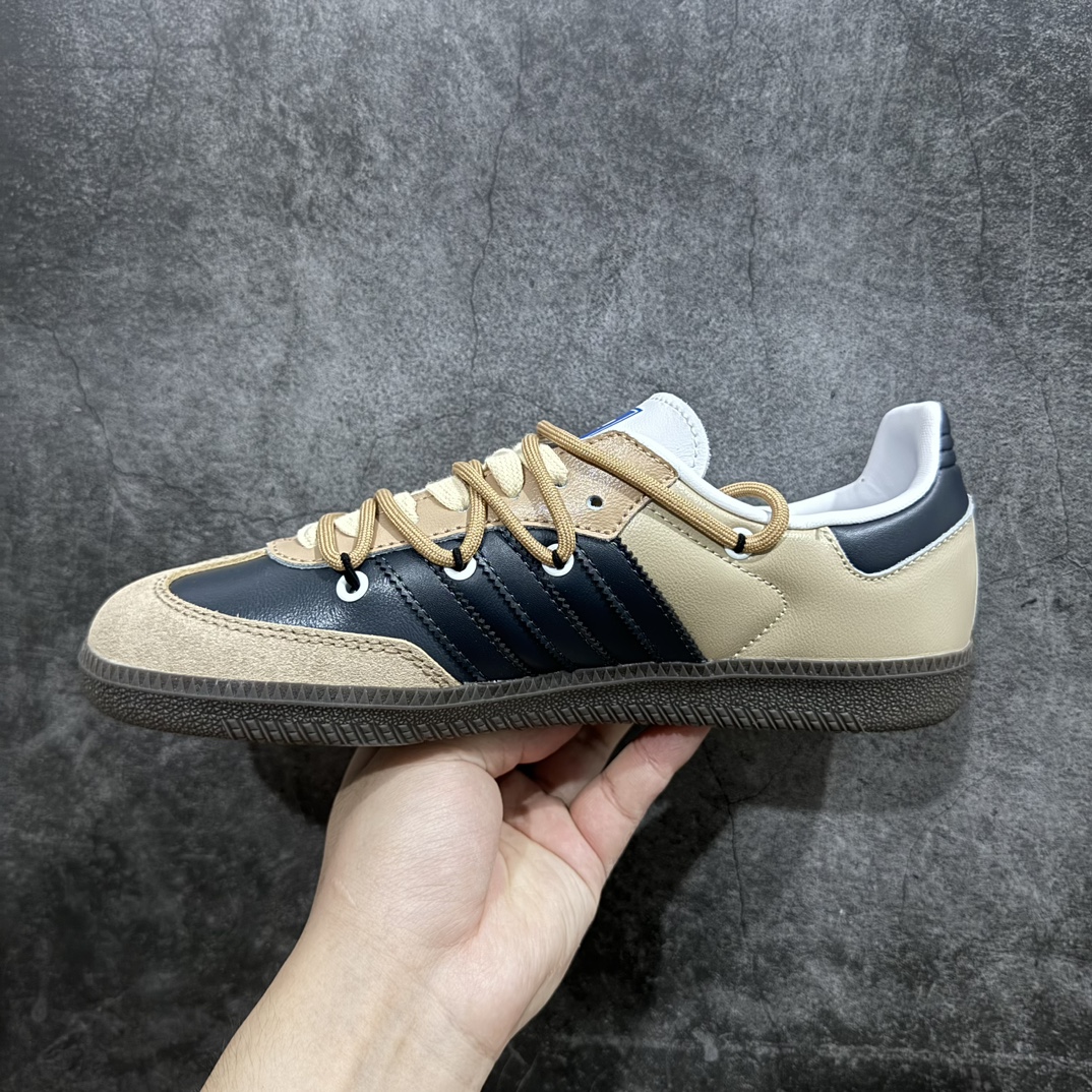 图片[2]-【DIY定制礼盒版】Adidas Samba OG 反转滑板长鞋舍桑巴纪念日系列 纯原大厂出品区别市面假皮革通货 原底原料开模打造 高精密准度 匹配原版98%以上反口里弧度正确 原厂鞋垫 背胶后跟电绣针数 与正品一致 原厂皮料原厂车缝线 质感无敌 皮料切割干净无任何毛边 清洁度细节完美 官方货号：IG1025nSIZE：36 36.5 37 38 38.5 39 40 40.5 41 42 42.5 43 44 44.5 45 46 编码：JP290310-莆田鞋批发中心