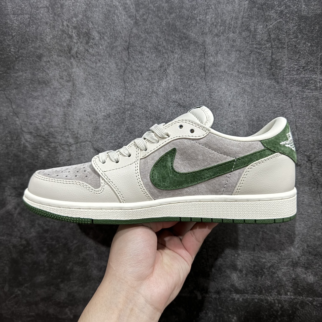 图片[2]-【定制版】Fragment x TS x Air Jordan 1 Low x Gucci 三方联名倒钩低帮 纯原大厂出品 唯一可媲美原版 同价位区间无对手n全新的三方联名低帮倒钩鞋面延续了黑脚趾设计 点缀上Travis Scott 标志性的Logon完善极具Fragment Design的设计风格n左右脚分别以Travis Scott鬼脸和乔丹飞翼加以修饰彰显出三方联名的奢华格调 官方货号：LX1988 106 Size：36 36.5 37.5 38 38.5 39 40 40.5 41 42 42.5 43 44 44.5 45 编码：HXS320340-鞋库