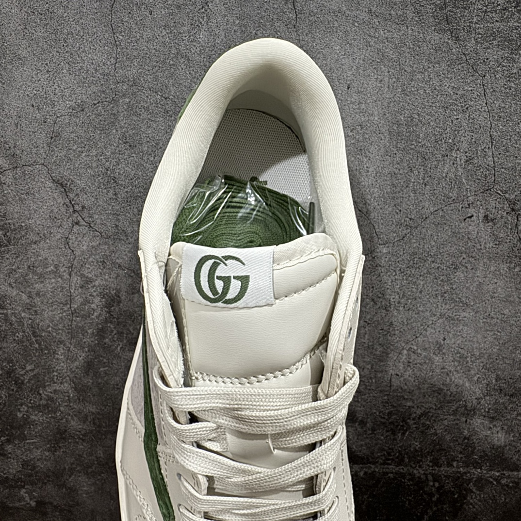 图片[8]-【定制版】Fragment x TS x Air Jordan 1 Low x Gucci 三方联名倒钩低帮 纯原大厂出品 唯一可媲美原版 同价位区间无对手n全新的三方联名低帮倒钩鞋面延续了黑脚趾设计 点缀上Travis Scott 标志性的Logon完善极具Fragment Design的设计风格n左右脚分别以Travis Scott鬼脸和乔丹飞翼加以修饰彰显出三方联名的奢华格调 官方货号：LX1988 106 Size：36 36.5 37.5 38 38.5 39 40 40.5 41 42 42.5 43 44 44.5 45 编码：HXS320340-鞋库