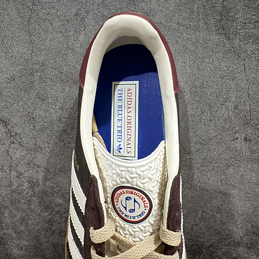 图片[8]-【神版】AD Original Gazelle Indoor Trainers 瞪羚室内鞋系列低帮复古百搭休闲运动德训风板鞋 JP5671n高端零售特供批次 原厂定制组合环保纤维革鞋面材质 内置环保海玻璃鞋垫 外置RB橡胶大底 产品品控稳定性领先行业 原厂全套原楦原纸板冲刀磨具开发 原厂皮料加持 原厂港宝加持定型后跟R度完美 将复古进行到底 简约流畅 三十年不变经典 这款Gazelle运动鞋 无论面料、配色、质感或设计 都只在重现其1991年原款的经典 皮革鞋面 撞色三条纹和鞋跟标的设计 力求呈现90年代的经典复古风潮 Samba火热的同时 也带动了其它的复古鞋型 Gazelle便是其中一只 Gazelle Indoor拥有包边更宽的T字型鞋头 更好的保护运动员的前掌 浓浓的复古氛围感 非常适合现在流行的Cleanfit风格  尺码：35.5 36 36⅔ 37⅓ 38 38⅔ 39⅓ 40 40⅔ 41⅓ 42 42⅔ 43⅓ 44 44⅔ 45 编码：DZ220250-莆田鞋批发中心