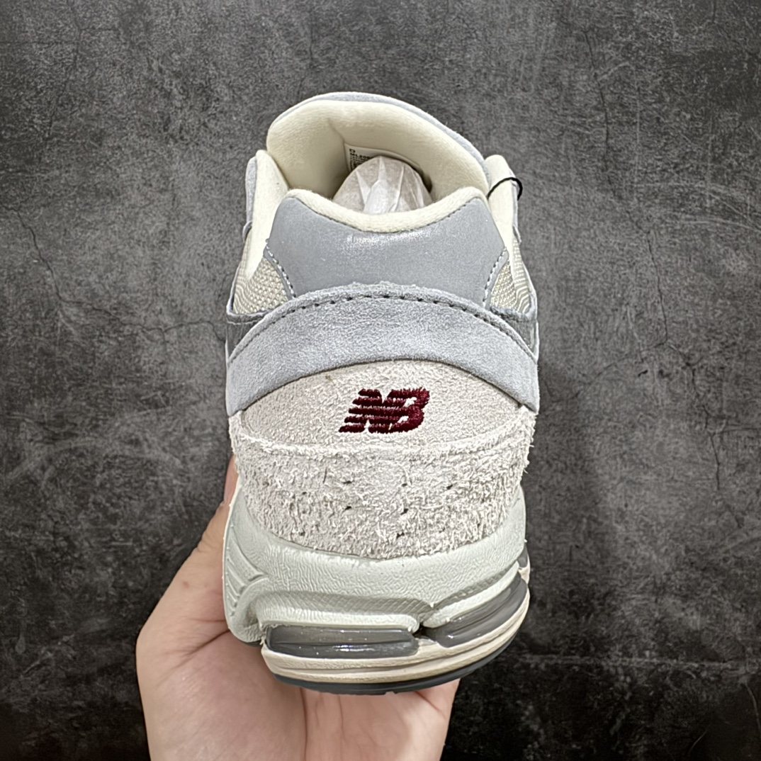 图片[4]-【正确组合底版】New Balance 2002R NB2002 男女休闲慢跑鞋 M2002RLNnn纯原工厂出品n保留原有的版型 清洁度和品质n材料有微调整 价格更具性价比n日韩出口特供订单配套商长期套现长期补货 全新货品正常出厂触屏不到的单价 超级跑量款全套原楦原纸板原厂数据开发 进口三明治网面原装进口翻毛皮料正确绒感卡色 正确中底拉帮中底网布细节 采用轻质牛剖革拼接透气网眼衬垫织物鞋面材质 T-Beam大底提供足步弓支撑 保持步态稳定 后跟搭载外露缓震胶 鞋身整体以各种深浅不一的灰色覆盖 鞋头以淡蓝色调装饰 网眼衬垫通过不规律的色块实现做旧的美感 泛黄的鞋底更是进一步增添了复古气息  尺码：36 37 37.5 38 38.5 39.5 40 40.5 41.5 42 42.5 43 44 44.5 45 编码：MZ260280-莆田鞋批发中心