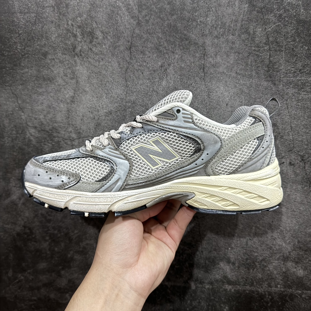 图片[2]-【小PF纯原】New Balance 530 NB530 男女休闲慢跑鞋 MR530TGnn原pf纯原工厂出品n保留原有的版型 清洁度和品质n材料有微调整 价格更具性价比n日韩出口特供订单配套商长期套现长期补货 全新货品正常出厂触屏不到的单价 超级跑量款全套原楦原纸板原厂数据开发 进口三明治网面原装进口翻毛皮料正确绒感卡色 正确中底拉帮中底网布细节 采用轻质牛剖革拼接透气网眼衬垫织物鞋面材质 T-Beam大底提供足步弓支撑 保持步态稳定 后跟搭载外露缓震胶 鞋身整体以各种深浅不一的灰色覆盖 鞋头以淡蓝色调装饰 网眼衬垫通过不规律的色块实现做旧的美感 泛黄的鞋底更是进一步增添了复古气息  尺码：36 37 37.5 38 38.5 39.5 40 40.5 41.5 42 42.5 43 44 44.5 45 编码：MZ220240-鞋库