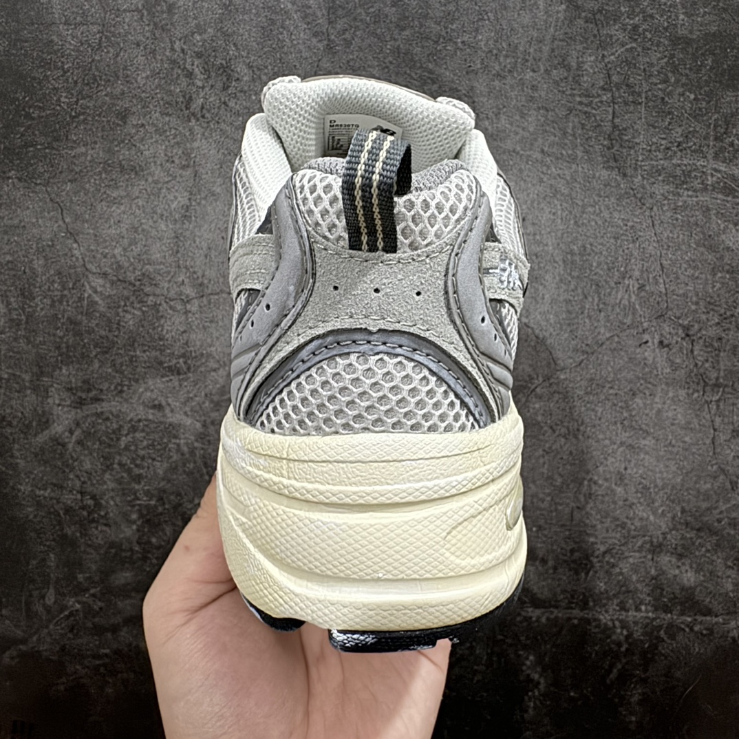 图片[4]-【小PF纯原】New Balance 530 NB530 男女休闲慢跑鞋 MR530TGnn原pf纯原工厂出品n保留原有的版型 清洁度和品质n材料有微调整 价格更具性价比n日韩出口特供订单配套商长期套现长期补货 全新货品正常出厂触屏不到的单价 超级跑量款全套原楦原纸板原厂数据开发 进口三明治网面原装进口翻毛皮料正确绒感卡色 正确中底拉帮中底网布细节 采用轻质牛剖革拼接透气网眼衬垫织物鞋面材质 T-Beam大底提供足步弓支撑 保持步态稳定 后跟搭载外露缓震胶 鞋身整体以各种深浅不一的灰色覆盖 鞋头以淡蓝色调装饰 网眼衬垫通过不规律的色块实现做旧的美感 泛黄的鞋底更是进一步增添了复古气息  尺码：36 37 37.5 38 38.5 39.5 40 40.5 41.5 42 42.5 43 44 44.5 45 编码：MZ220240-莆田鞋批发中心