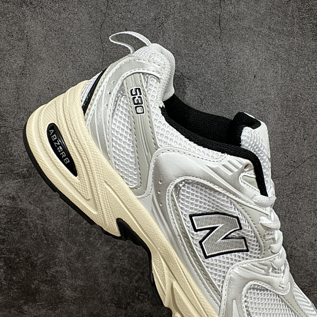 图片[7]-【小PF纯原】New Balance 530 NB530 男女休闲慢跑鞋 MR530TAnn原pf纯原工厂出品n保留原有的版型 清洁度和品质n材料有微调整 价格更具性价比n日韩出口特供订单配套商长期套现长期补货 全新货品正常出厂触屏不到的单价 超级跑量款全套原楦原纸板原厂数据开发 进口三明治网面原装进口翻毛皮料正确绒感卡色 正确中底拉帮中底网布细节 采用轻质牛剖革拼接透气网眼衬垫织物鞋面材质 T-Beam大底提供足步弓支撑 保持步态稳定 后跟搭载外露缓震胶 鞋身整体以各种深浅不一的灰色覆盖 鞋头以淡蓝色调装饰 网眼衬垫通过不规律的色块实现做旧的美感 泛黄的鞋底更是进一步增添了复古气息  尺码：36 37 37.5 38 38.5 39.5 40 40.5 41.5 42 42.5 43 44 44.5 45 编码：MZ220240-鞋库