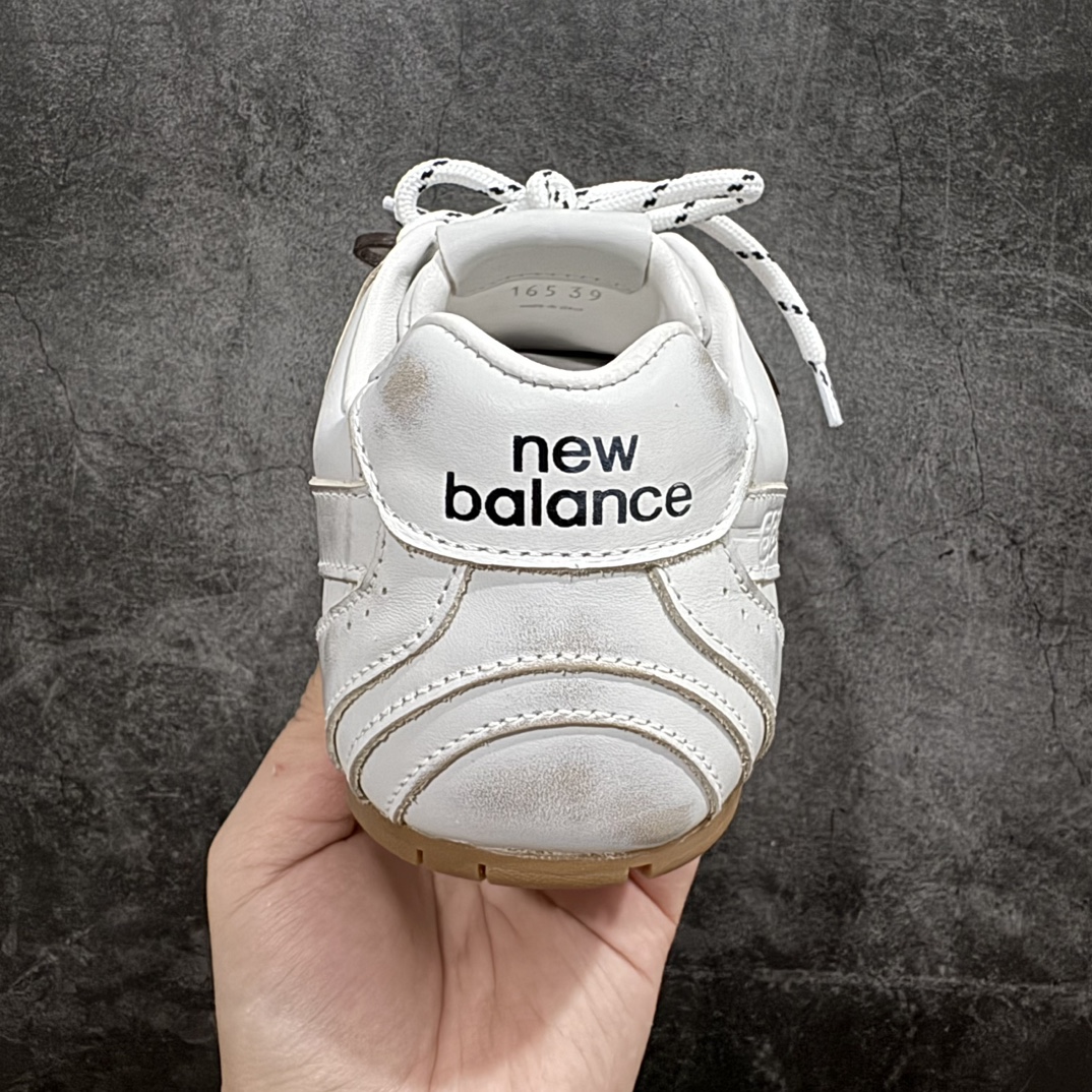 图片[4]-【广东纯原版本】Miumiu x New Balance NB24S联名款运动鞋  缪缪大秀上爆出的这双与New Balance 新百伦联名款运动 球鞋 后全球各大代购官网火爆上市.24s开春走秀场曝光、非常流行的美拉德配色平底鞋，双鞋带设计、独特风格，非常有质感！上脚非常轻便 百搭 全球以及国内社交平台已爆众多上脚图 多位顶级流量明星立捧n面料:  原版定制牛反绒n内里:  进口透网布拼接羊皮里n鞋底:  原版开模牛筋大底n底厚：2.5CM 尺码：35-45 编码：TL400420-鞋库