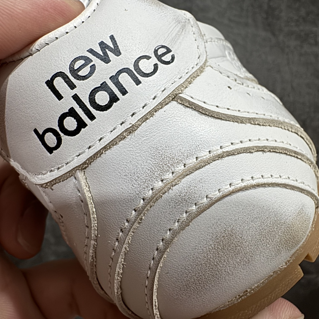 图片[2]-【广东纯原版本】Miumiu x New Balance NB24S联名款运动鞋  缪缪大秀上爆出的这双与New Balance 新百伦联名款运动 球鞋 后全球各大代购官网火爆上市.24s开春走秀场曝光、非常流行的美拉德配色平底鞋，双鞋带设计、独特风格，非常有质感！上脚非常轻便 百搭 全球以及国内社交平台已爆众多上脚图 多位顶级流量明星立捧n面料:  原版定制牛反绒n内里:  进口透网布拼接羊皮里n鞋底:  原版开模牛筋大底n底厚：2.5CM 尺码：35-45 编码：TL400420-鞋库