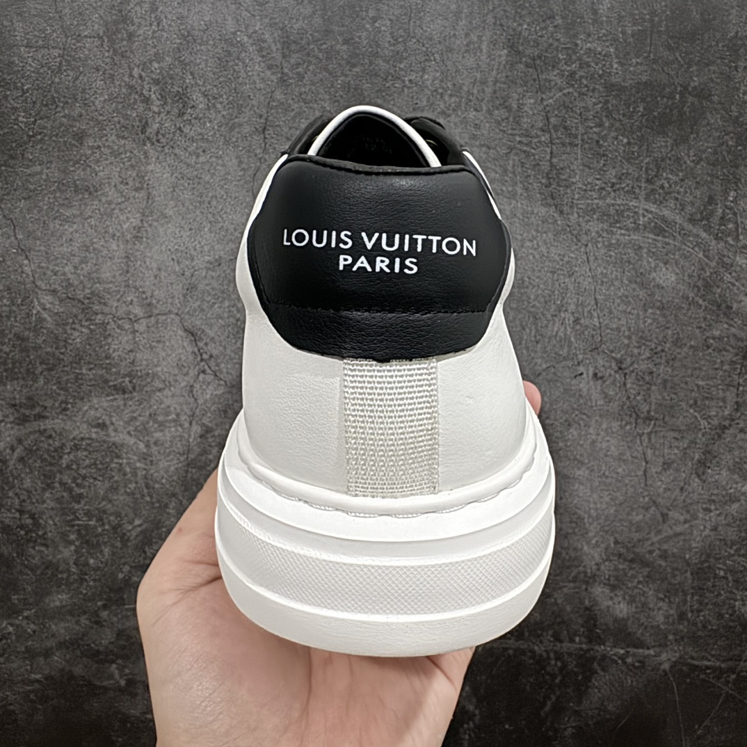 图片[4]-【广东纯原版本】Louis Vuitton  LV路易威登板鞋 小白鞋系列# 广东大厂品质 舒适轻泡大底和百搭性霸屏整个时尚娱乐圈，细节调整完美主义！鞋面采用进口头层小牛皮，独家开模轻泡大底， 侧边采用3D打印标志性Logo 尽显贵族时尚气息，台湾进口小牛皮挂皮内里，配带正品全套包装。n全新LV路易威登Louis vuitton Trainer Sneaker Lown休闲运动文化百搭篮球板鞋 尺码: 38 39 40 41 42 43 44 编码：HH380400-鞋库