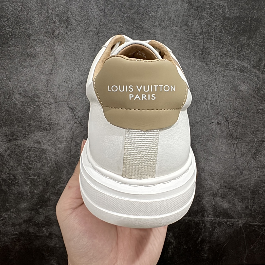 图片[4]-【广东纯原版本】Louis Vuitton  LV路易威登板鞋 小白鞋系列# 广东大厂品质 舒适轻泡大底和百搭性霸屏整个时尚娱乐圈，细节调整完美主义！鞋面采用进口头层小牛皮，独家开模轻泡大底， 侧边采用3D打印标志性Logo 尽显贵族时尚气息，台湾进口小牛皮挂皮内里，配带正品全套包装。n全新LV路易威登Louis vuitton Trainer Sneaker Lown休闲运动文化百搭篮球板鞋 尺码: 38 39 40 41 42 43 44 编码：HH380400-莆田鞋批发中心