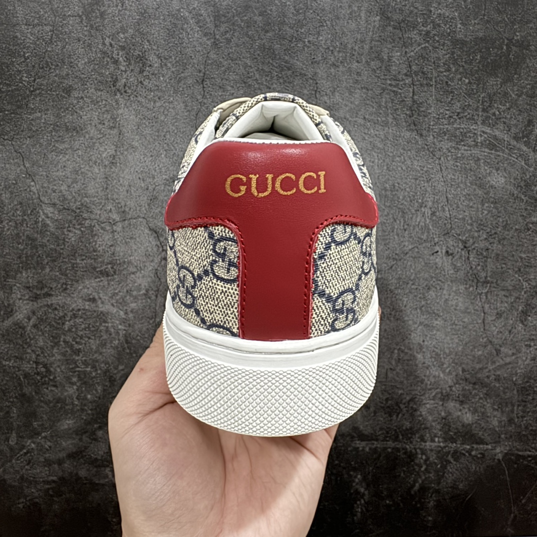 图片[4]-【广东纯原版本】Gucci Ace 古驰小白鞋系列 经典小蜜蜂附送原装一致鞋舌仿磨环保纸垫 全套专柜包装物及配件 意大利进口超软小牛皮 同源出厂真丝绸防尘鞋套袋 原装雪梨形超软沙绒纸团 高工艺无缝细空胶技术 贴楦误差0.05mm 鞋底采用固特异内外锁死工艺 最大限度弯折永不开胶 原鞋一致效果环保无味 产品细节经典低帮运动鞋采用 Gucci 标志性的金色蜜蜂刺绣 与标志织带形成对比 白色皮革 配以绿红绿织带和金线蜜蜂刺绣一只鞋后饰有红色水蛇皮细节 另一只鞋后饰绿色水蛇皮细节 橡胶鞋底Size：35 36 37 38 39 40 41 42 43 44 45 编码：KH360380-莆田鞋批发中心